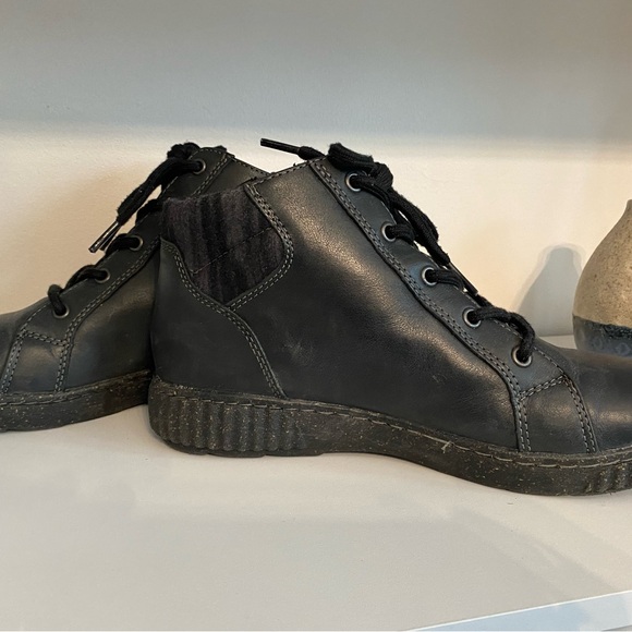 Clarks Black Ankle Boots Women’s size 10 - Picture 6 of 8